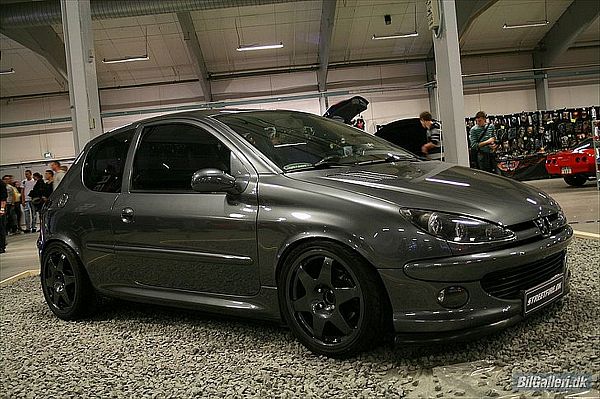 10年前的標(biāo)致206改裝車欣賞