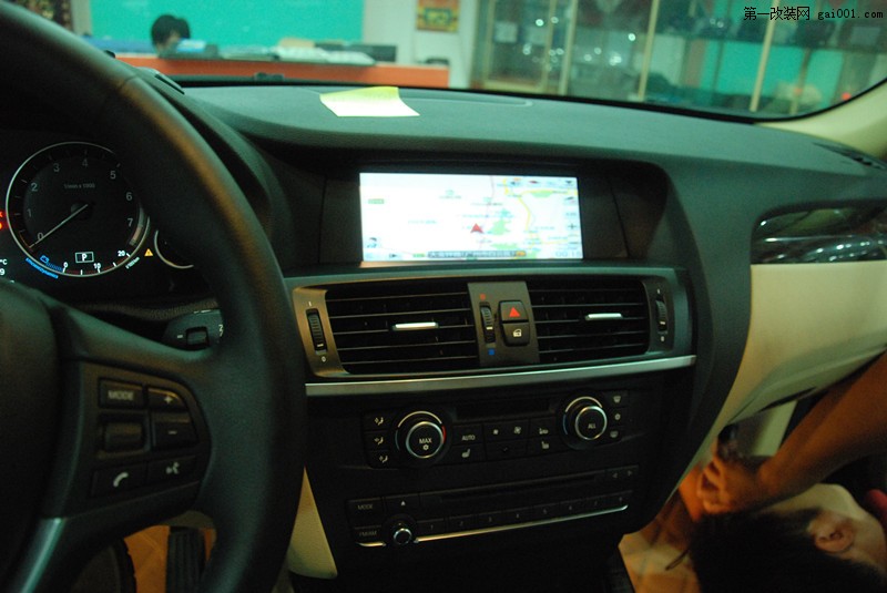 2012新款智能语音导航Car-call宝马X3加装安装实例