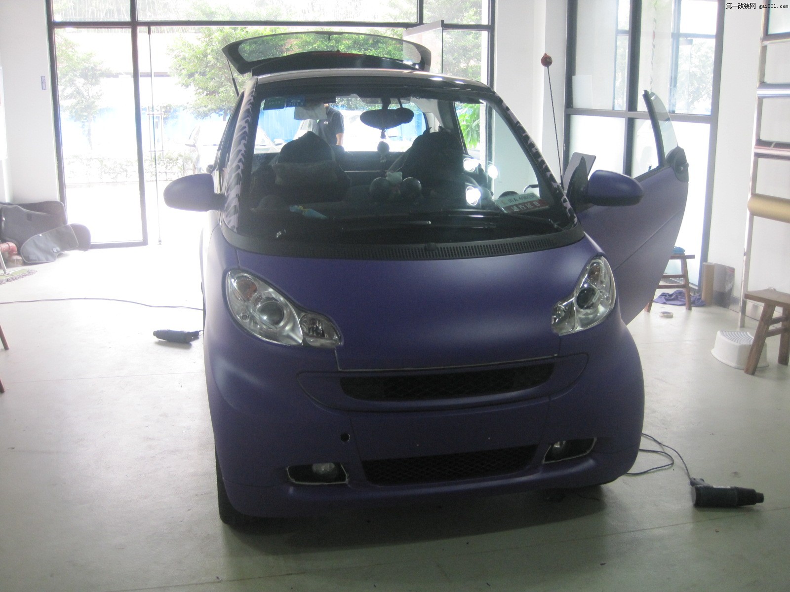 成都迈科车身改色制定中心-奔驰Smart紫色配豹纹