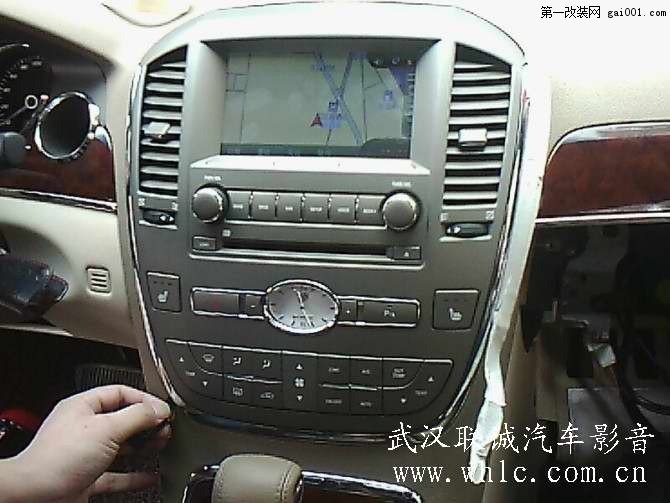 武汉专业原车屏幕升级DVD导航之林荫大道升级原车屏幕