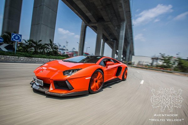 盛氣凌人 900匹馬力輸出的LP900 Molto Veloce