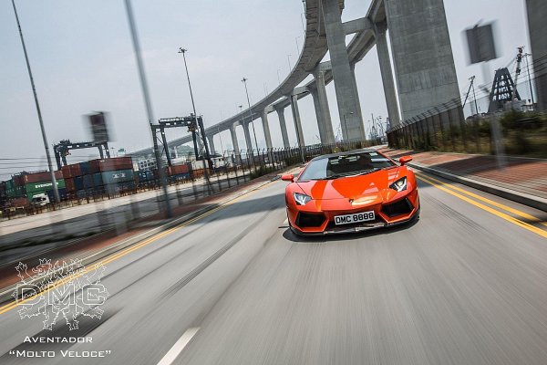 盛氣凌人 900匹馬力輸出的LP900 Molto Veloce
