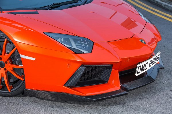 盛氣凌人 900匹馬力輸出的LP900 Molto Veloce