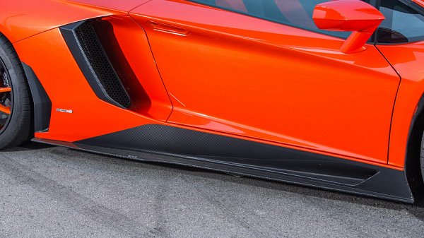 盛氣凌人 900匹馬力輸出的LP900 Molto Veloce