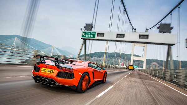 盛氣凌人 900匹馬力輸出的LP900 Molto Veloce