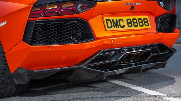 盛氣凌人 900匹馬力輸出的LP900 Molto Veloce