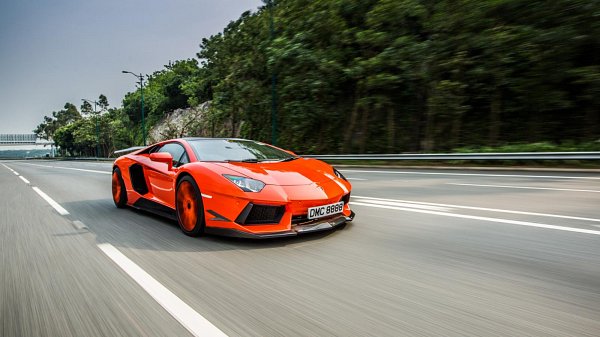 盛氣凌人 900匹馬力輸出的LP900 Molto Veloce