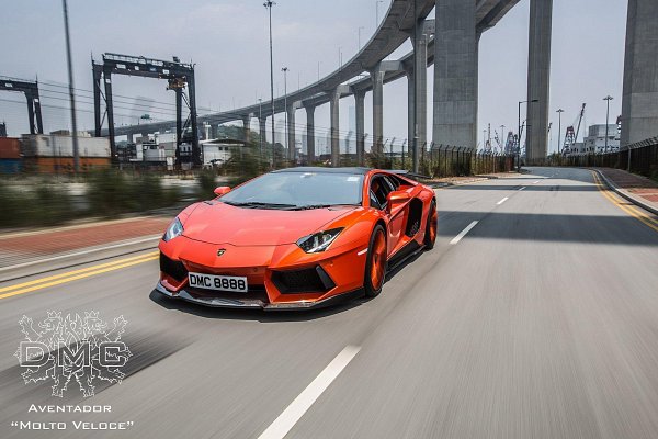盛氣凌人 900匹馬力輸出的LP900 Molto Veloce
