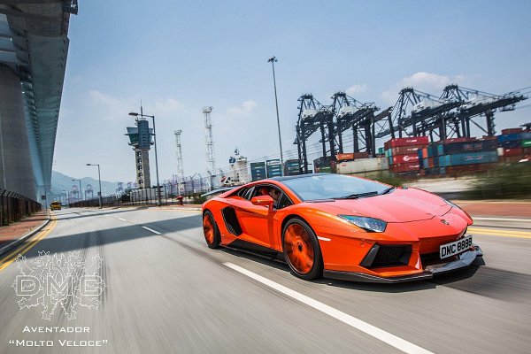 盛氣凌人 900匹馬力輸出的LP900 Molto Veloce