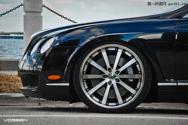 黑色公爵—Vossen Wheels推出改装版宾利欧陆GT