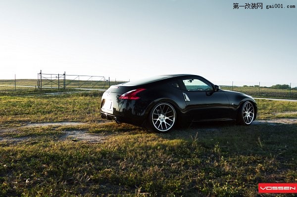 超跑中的经典—Vossen Wheels改装尼桑370Z