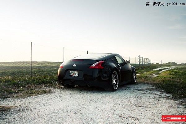 超跑中的经典—Vossen Wheels改装尼桑370Z