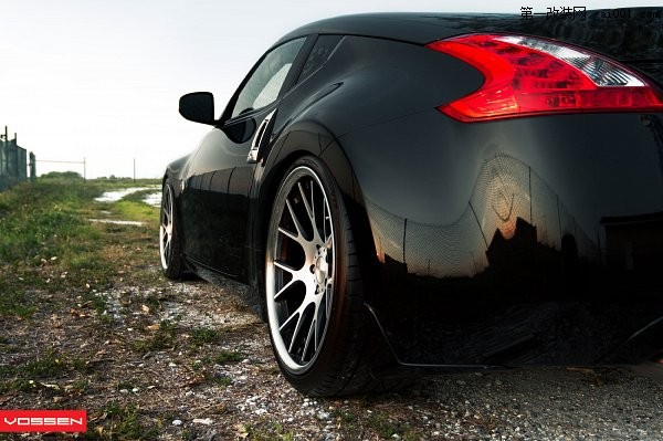 超跑中的经典—Vossen Wheels改装尼桑370Z