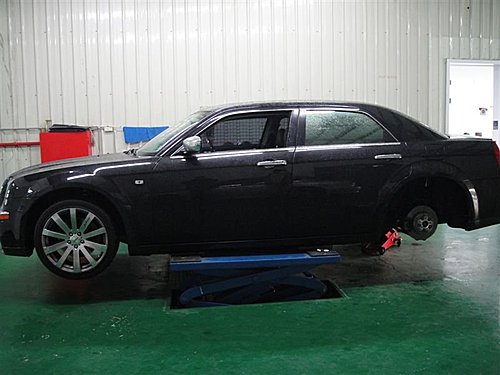 Chrysler 300C 安裝DGR避震器