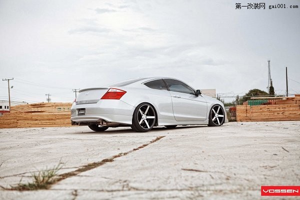 Vossen Wheels改装雅阁双门轿跑车