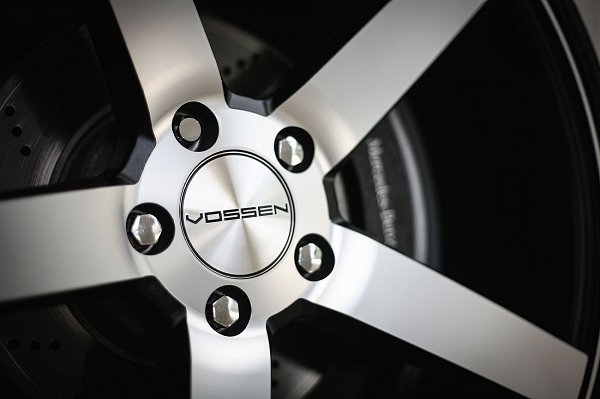 奔驰C350改装Vossen Wheels五幅轮毂上身 