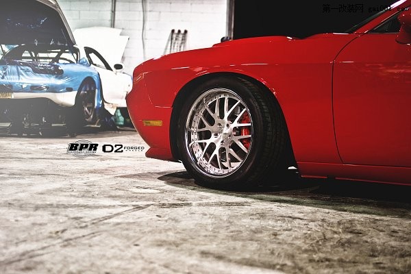 火舞黃沙之美—D2Forged 改裝道奇Challenger SRT8
