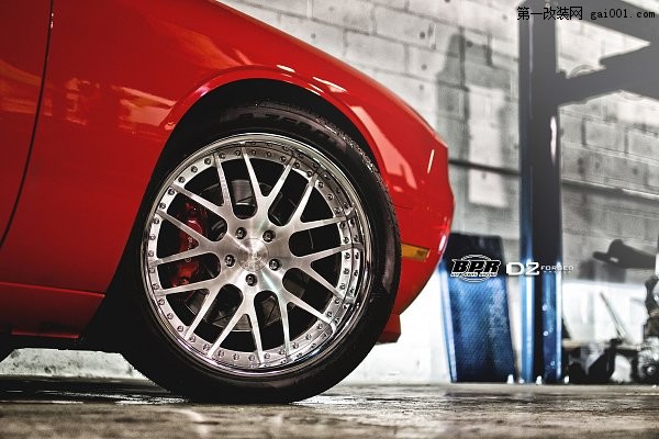 火舞黃沙之美—D2Forged 改裝道奇Challenger SRT8