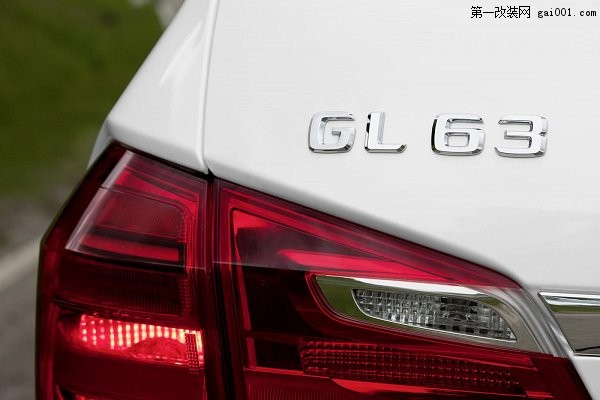 全尺寸SUV奔驰GL 63 AMG 百公里加速仅为4.9秒