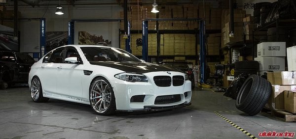 黑白配色盡顯奢華本質 Vivid改裝寶馬F10 M5