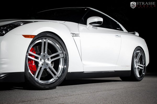 Strasse Forged全新改裝2012尼桑GT-R