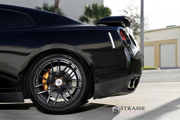 Strasse Forged全新改装2013版Nissan GTR