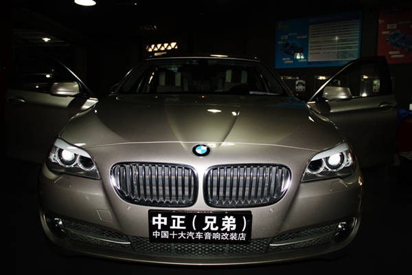 泉州专业宝马汽车导航升级-BMW523升级10.2寸大屏幕案例分享