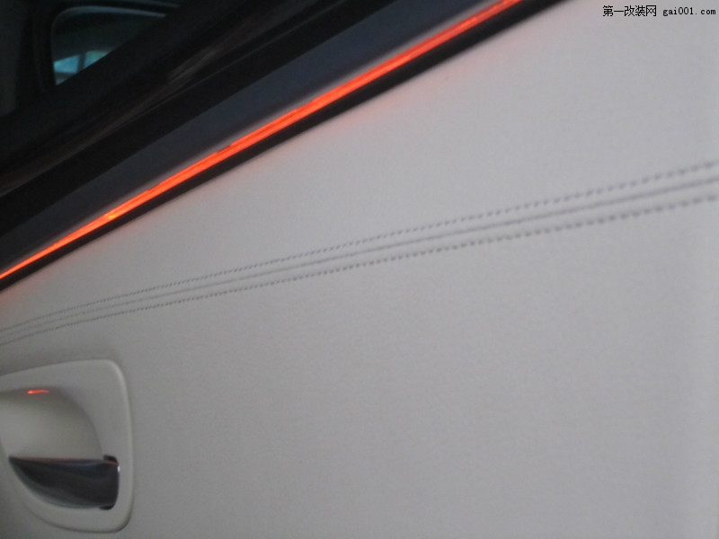 宝马523-cic主机大屏+全液晶仪表+原厂氛围灯+运动开关
