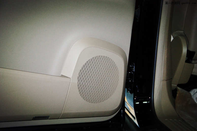 泉州专业汽车音响改装--奔驰R300法国劲浪音响升级案例