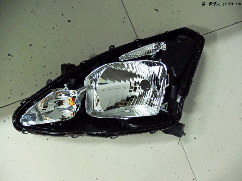 骐达大灯改装金刚Q5双光透镜氙气大灯 让车灯从此不再散光