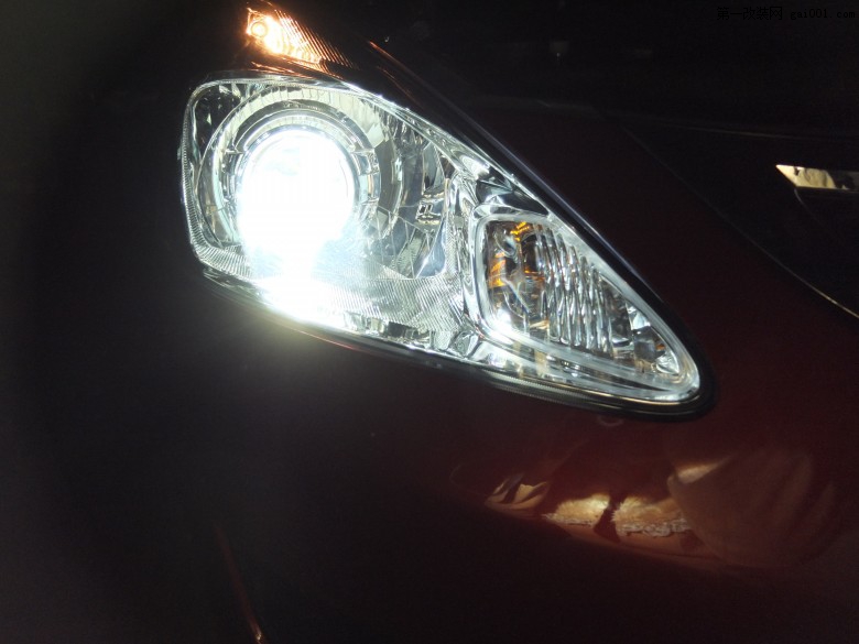 骐达大灯改装金刚Q5双光透镜氙气大灯 让车灯从此不再散光