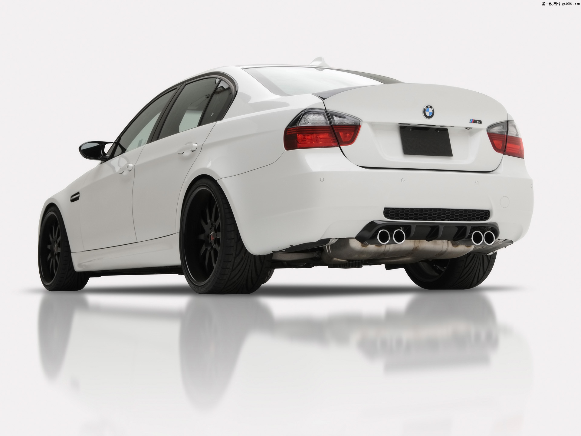 2009-Vorsteiner-BMW-E90-M3-Sedan-Rear-Angle-1920x1440.jpg