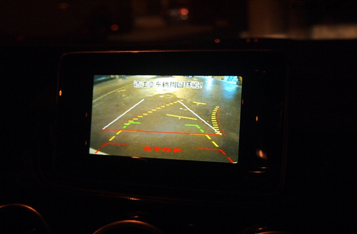 奔驰B180加装声控GPS导航/倒车可视轨迹 重庆渝大昌