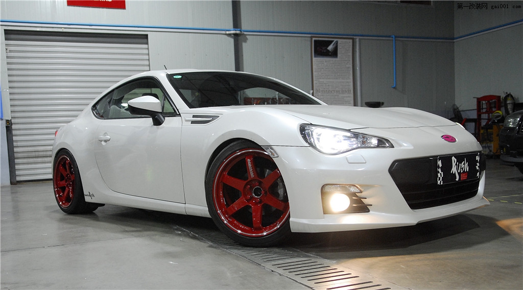 BRZ 安装TE37 RT SUMMIT 后下拖臂WHITELINE 前后防倾杆