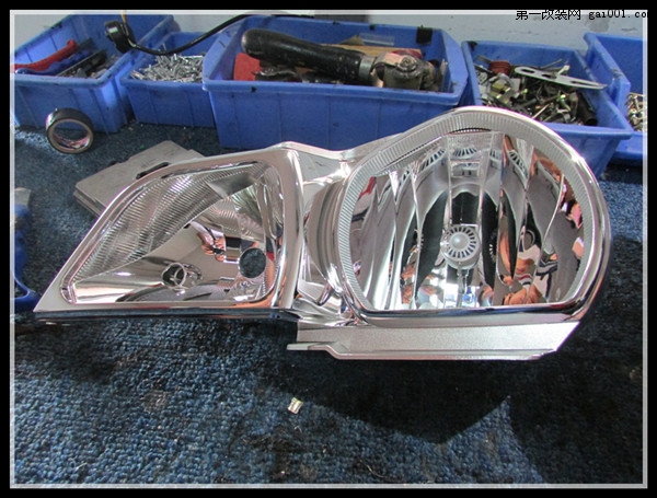 奔驰C180灯光升级海拉三双光透镜氙气灯