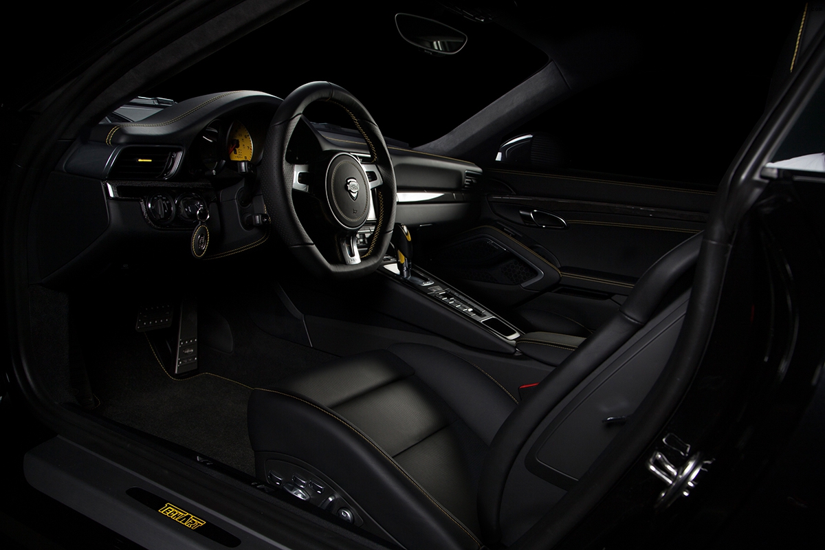 TECHART_for_Porsche_911_Turbo_models_interior.jpg