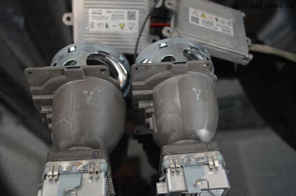 安徽宣城大灯改装 凯迪拉克SRX改装正品Q5透镜 小糸安定