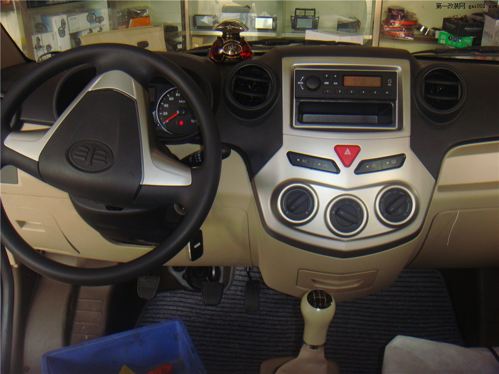 佳宝V80升级专车专用华阳导航及其环保凌静隔音+音响设备
