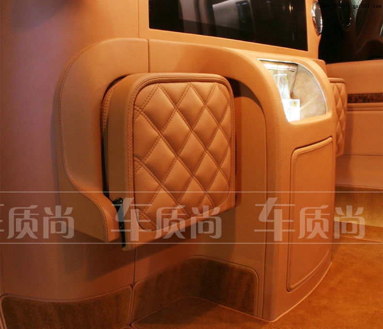 mercedes-viano-tan-leather-interior-03-10-lrg.jpg