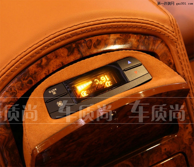 mercedes-viano-tan-leather-interior-03-11-lrg.jpg