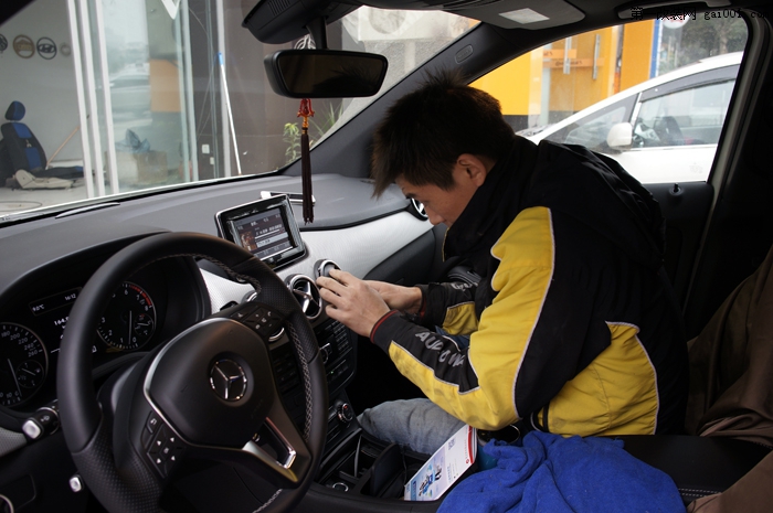 奔驰B200原车屏幕升级语音声控GPS导航_重庆渝大昌汽车音响