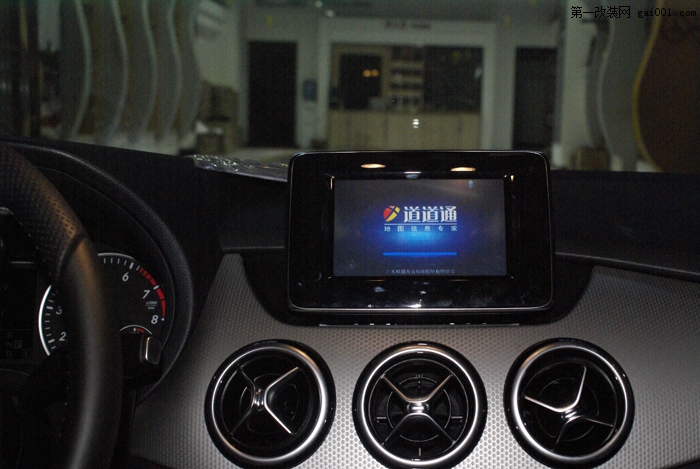奔驰B200原车屏幕升级语音声控GPS导航_重庆渝大昌汽车音响