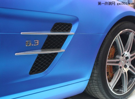 18蓝色魅力四射奔驰AMG.jpg