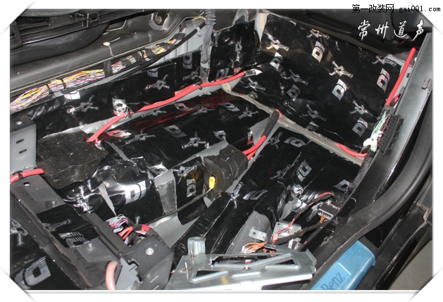 奔驰R350全车DJ隔音施工——常州道声专业汽车音响改装