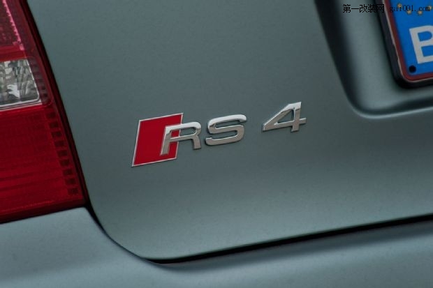 2001-audi-RS4-RS4-badge-10.jpg