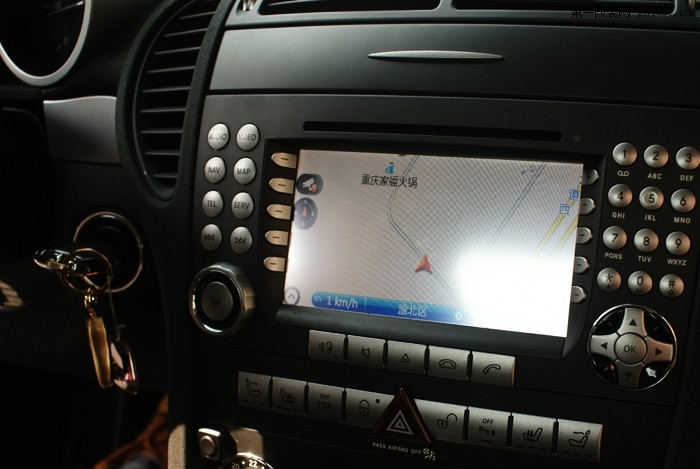 重庆渝大昌汽车音响改奔驰SLK350原车屏升级语音声控GPS导航