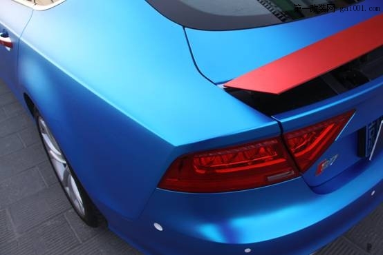 奥迪S7全车电镀冰蓝车身改色完工后局部效果