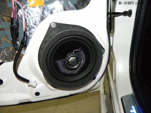 丰田锐志音响改装劲浪165F+专车专用低音炮