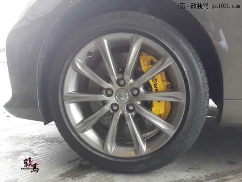 新锐志 BREMBO 18Z大六活塞刹车套装 上身