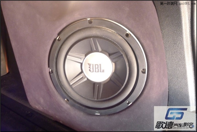 武汉汽车音响改装——宝马X3改圣美歌SE150.4和JBL超低音